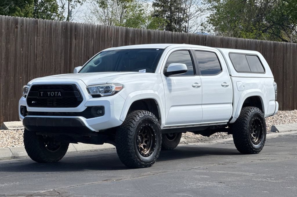 Used 2017 Toyota Tacoma SR5 w/ Tow Package AWD/4WD image 8