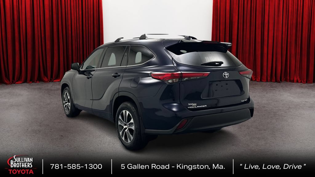 Used 2022 Toyota Highlander XLE AWD/4WD image 7