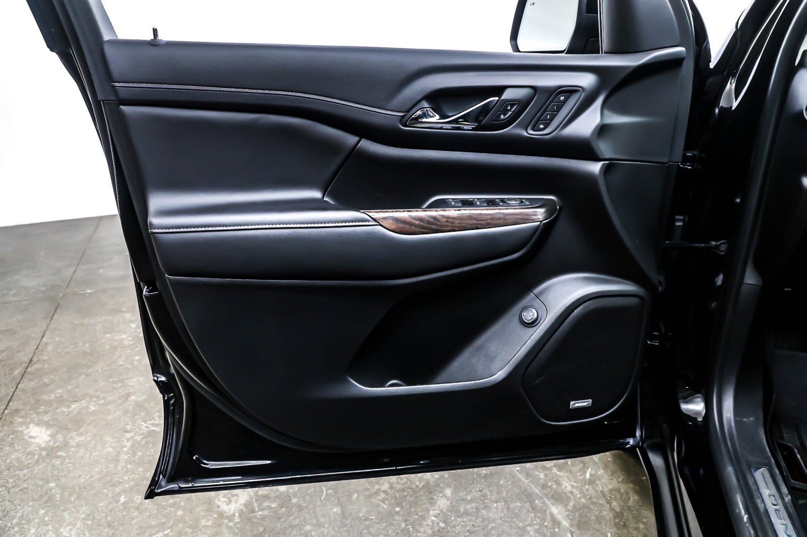 Used 2023 GMC Acadia Denali w/ Black Diamond Edition image 21