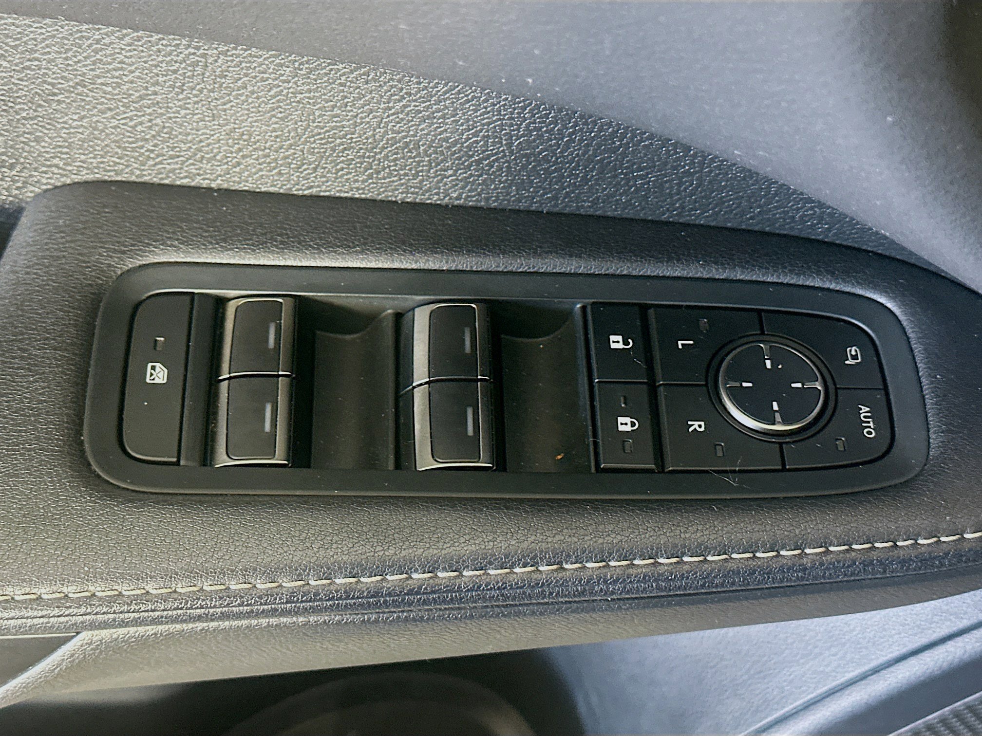 Used 2023 Lexus RX 350 Premium w/ Accessory Package FWD image 15