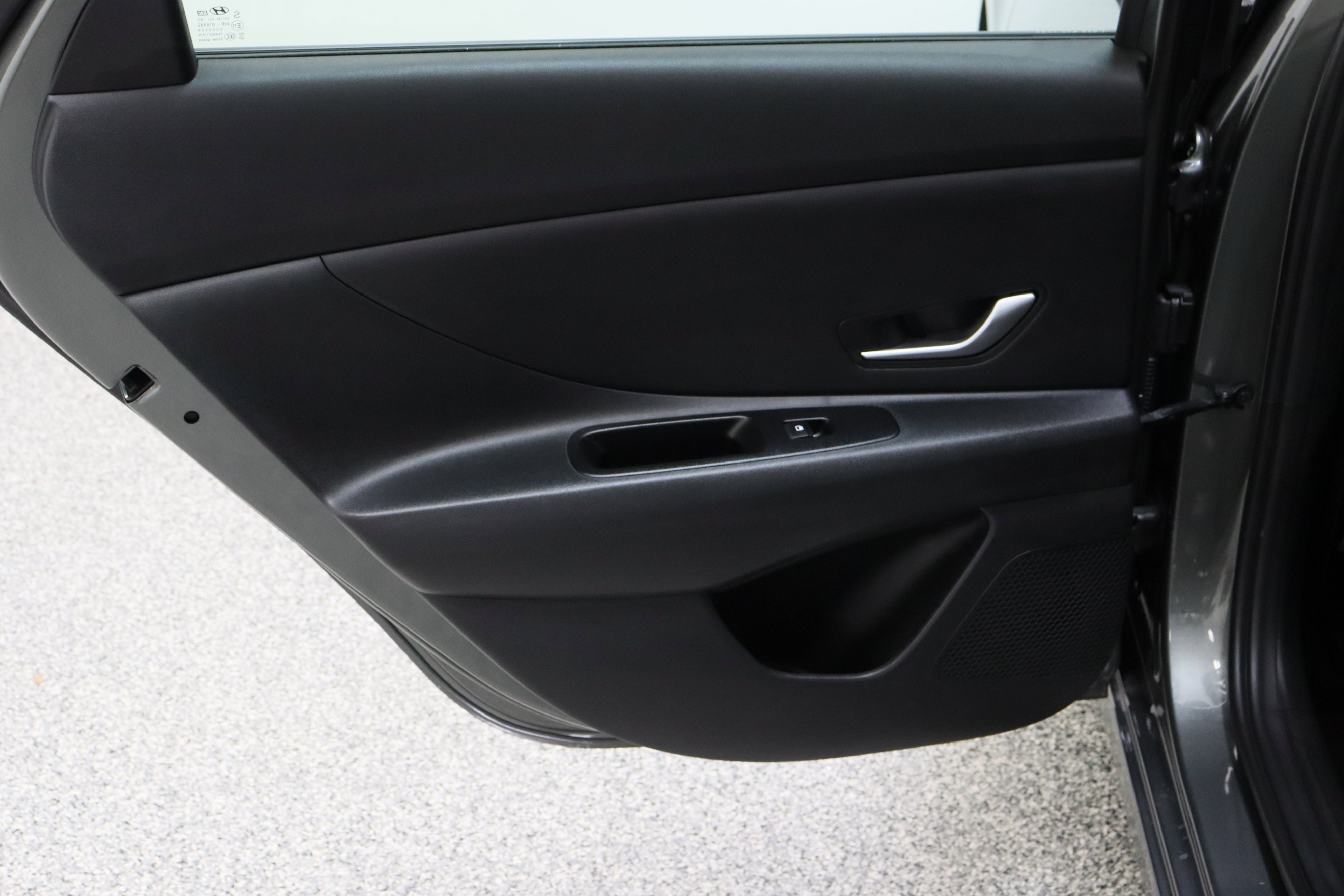 Used 2025 Hyundai Elantra SE image 24