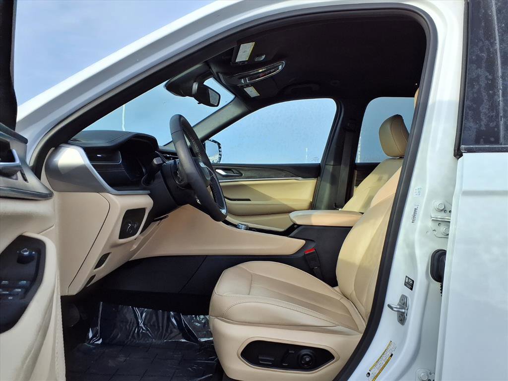 Used 2024 Jeep Grand Cherokee Limited image 22