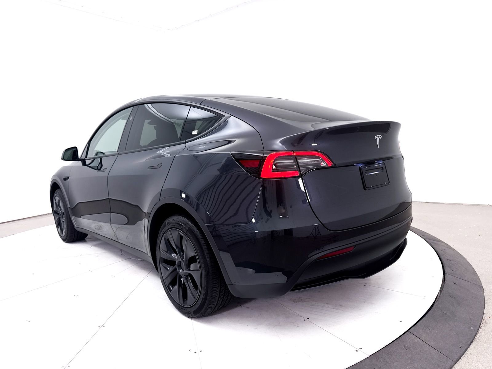 Used 2024 Tesla Model Y Long Range RWD image 15
