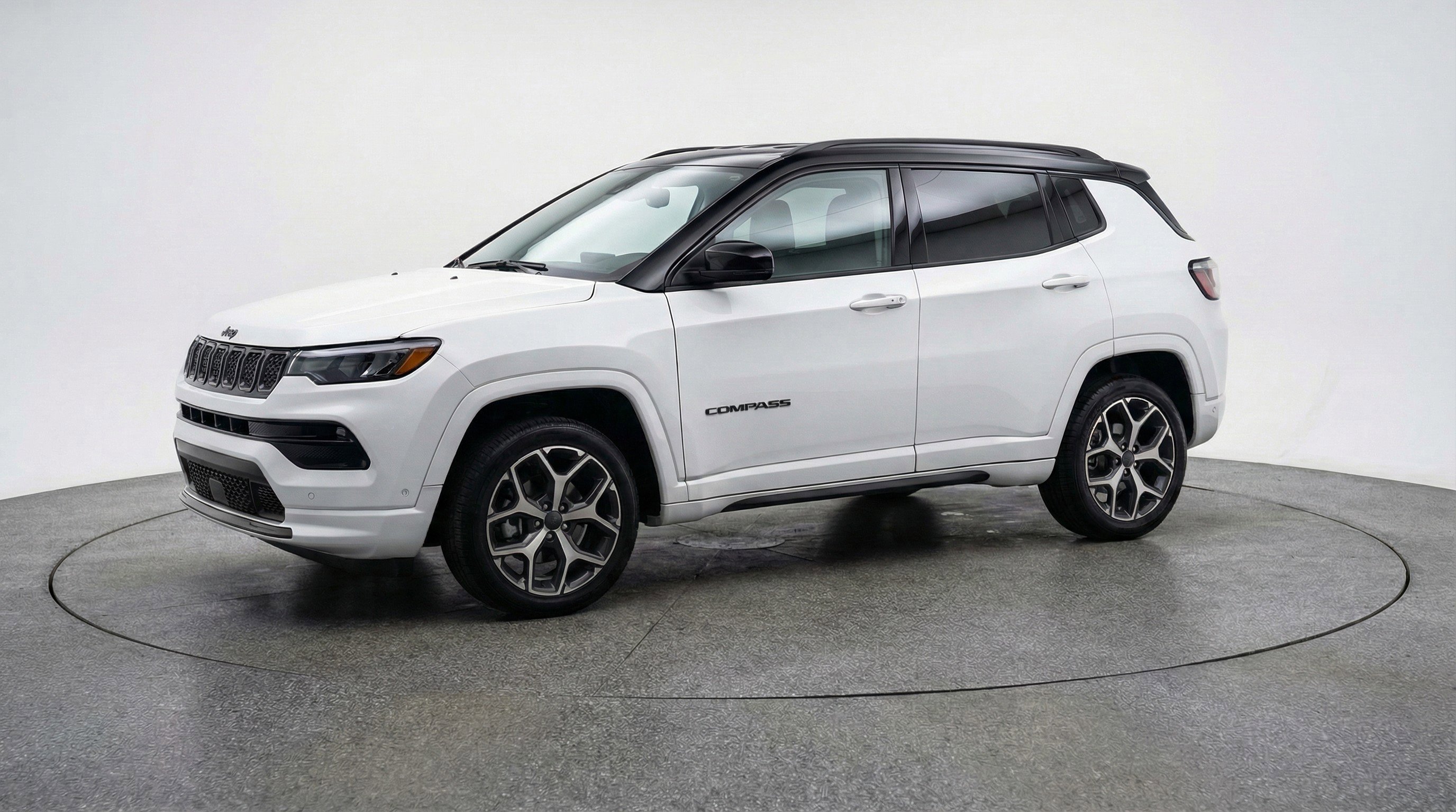 Used 2025 Jeep Compass Limited image 3