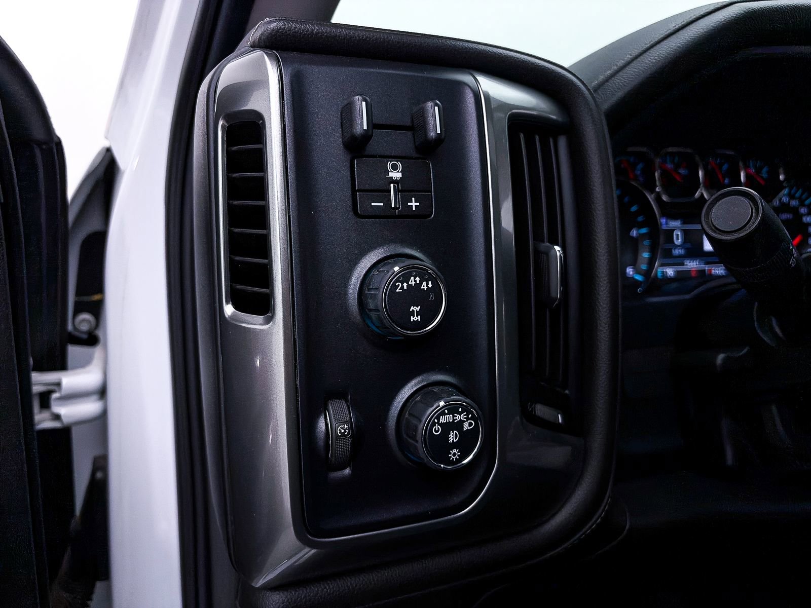 Used 2019 Chevrolet Silverado 2500 LTZ w/ Duramax Plus Package AWD/4WD image 5