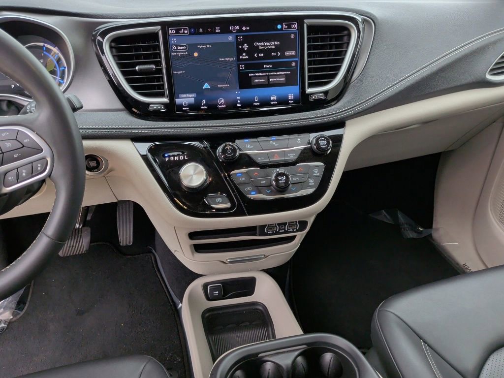 Used 2024 Chrysler Pacifica Limited FWD image 22