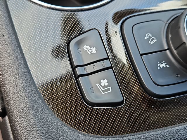 Used 2023 GMC Acadia AT4 w/ Technology Package AWD/4WD image 28