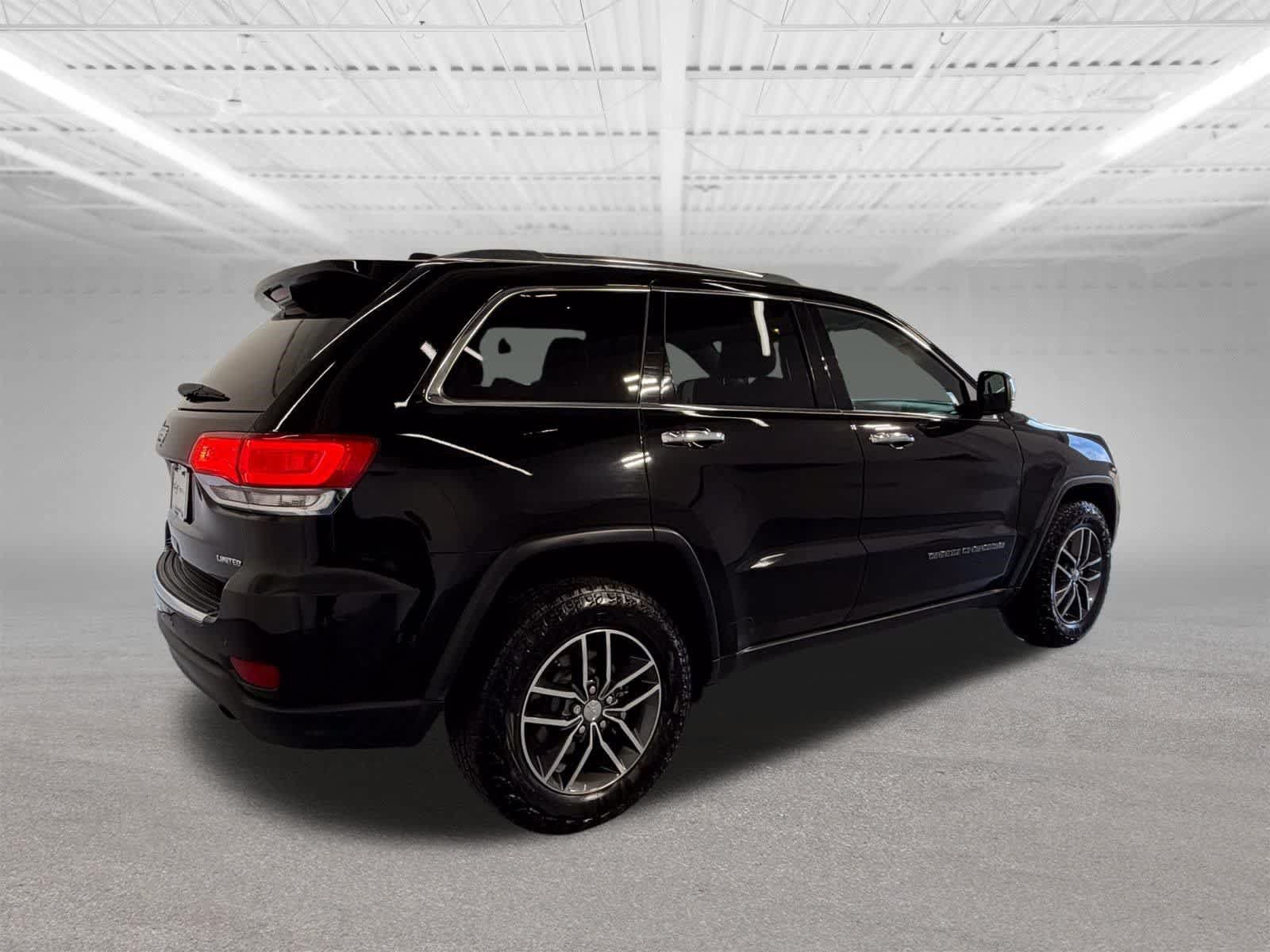Used 2018 Jeep Grand Cherokee Limited AWD/4WD image 5