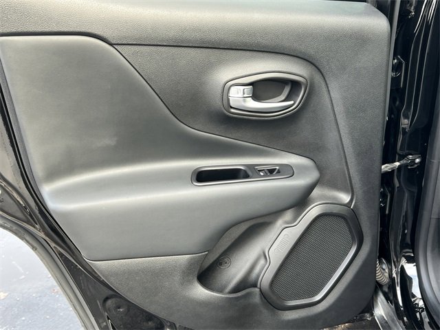 Certified 2022 Jeep Renegade Latitude w/ Convenience Group image 34