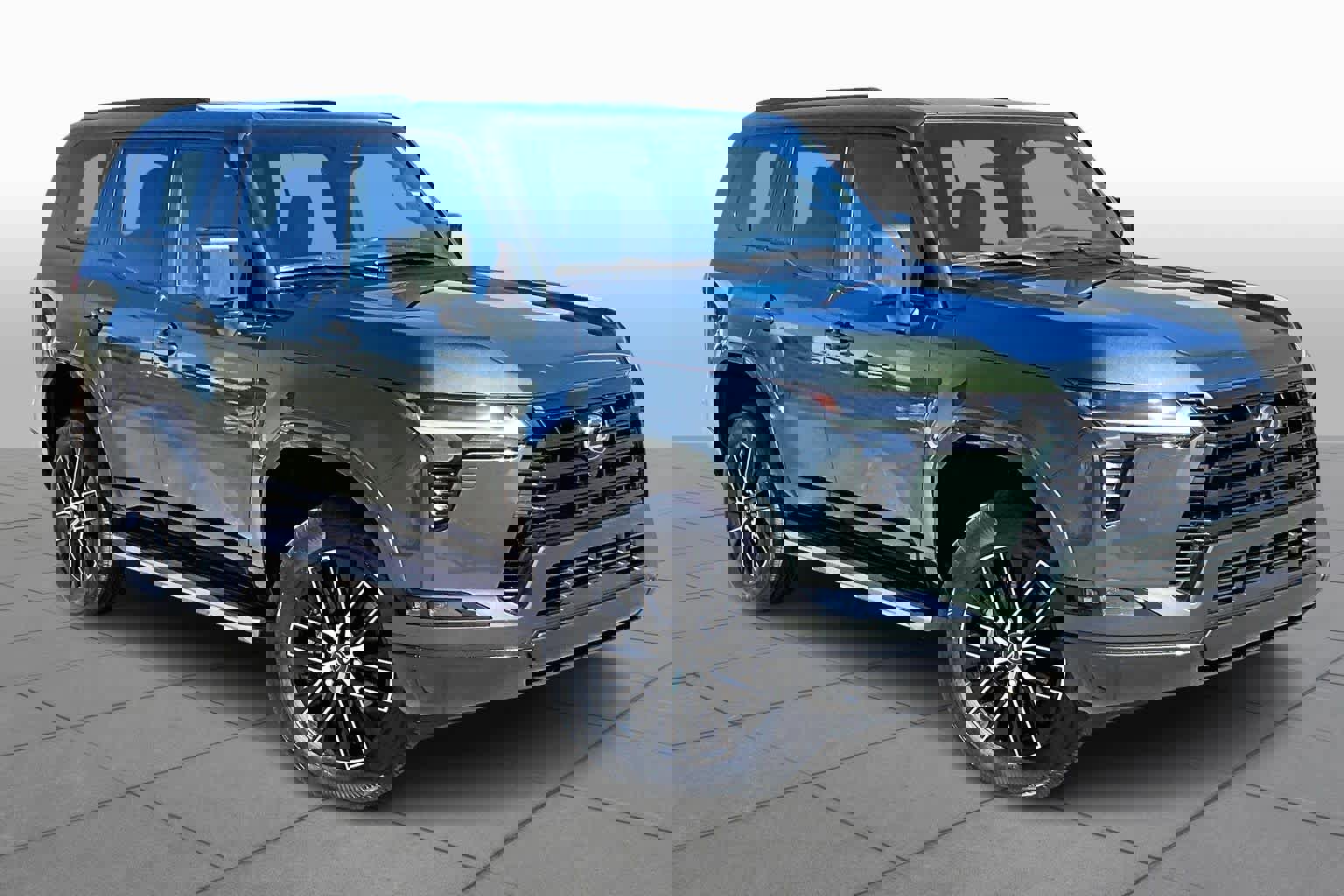 Used 2025 Lexus GX 550 w/ Accessory Package (2T) image 3