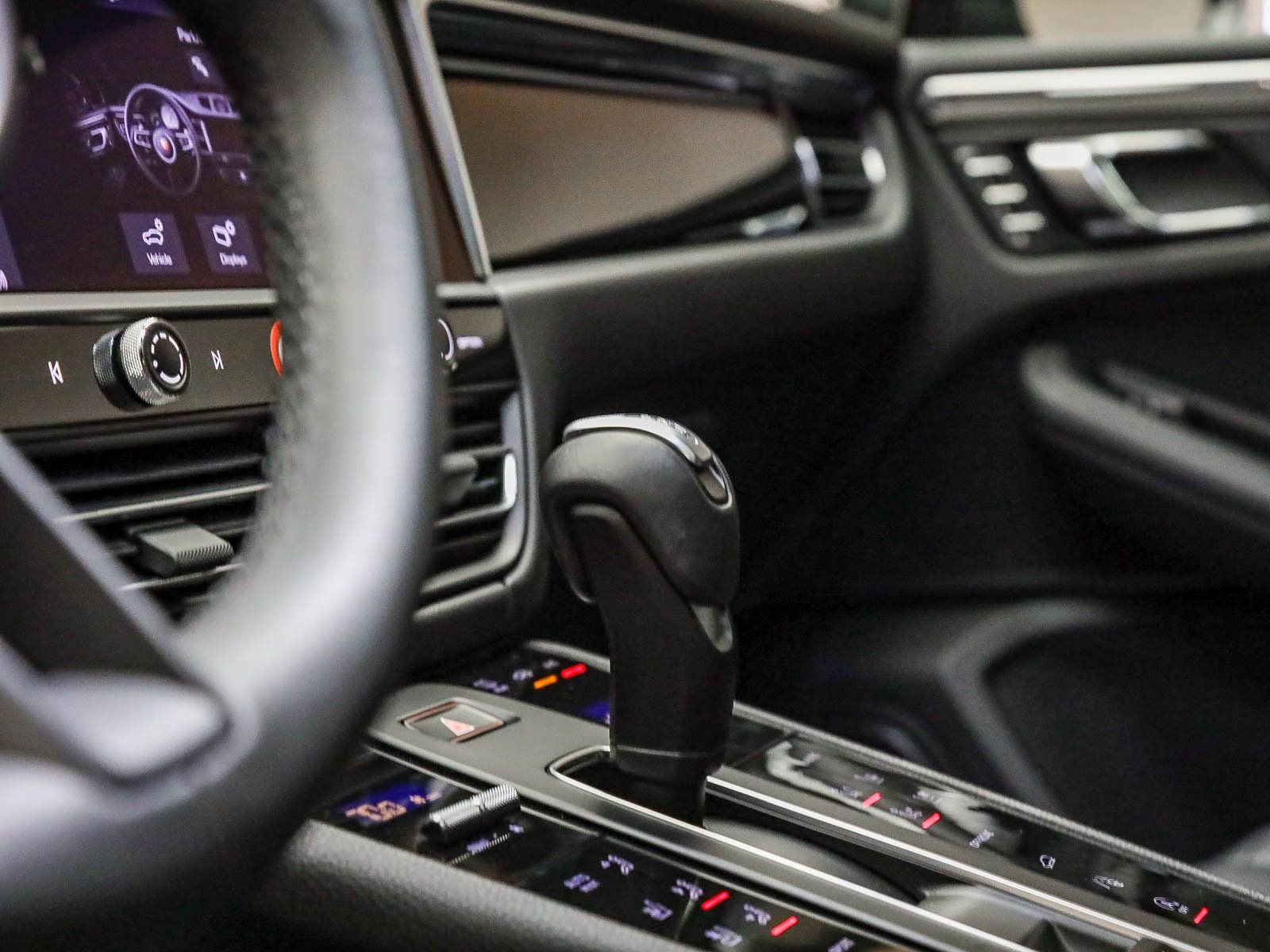 Certified 2025 Porsche Macan image 26