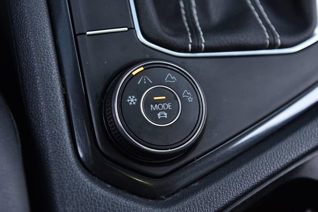 Used 2024 Volkswagen Tiguan SE R-Line AWD/4WD image 18
