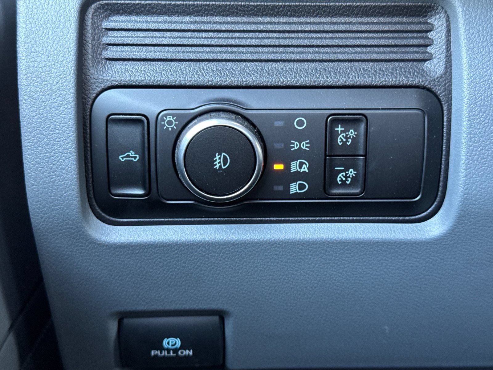 Used 2024 Ford F550 Luxury RWD image 25
