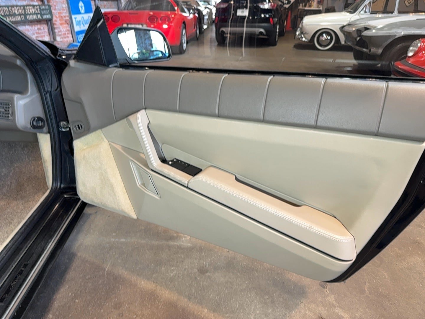 Used 1993 Cadillac Allante FWD image 60