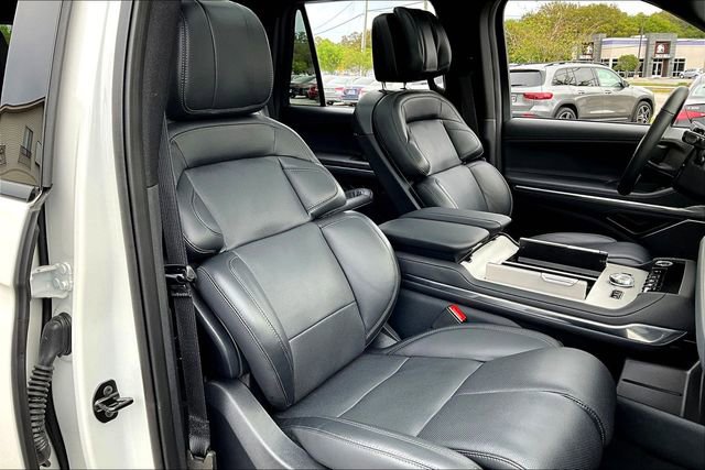 Used 2025 Lincoln Navigator Reserve w/ Jet Appearance Package image 29