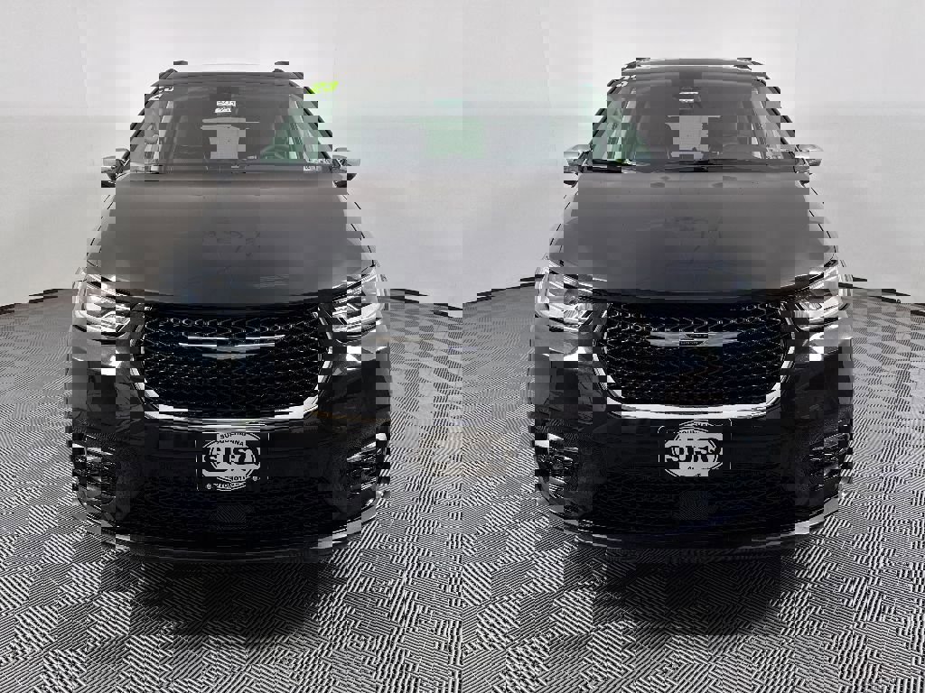 Used 2023 Chrysler Pacifica Limited image 2