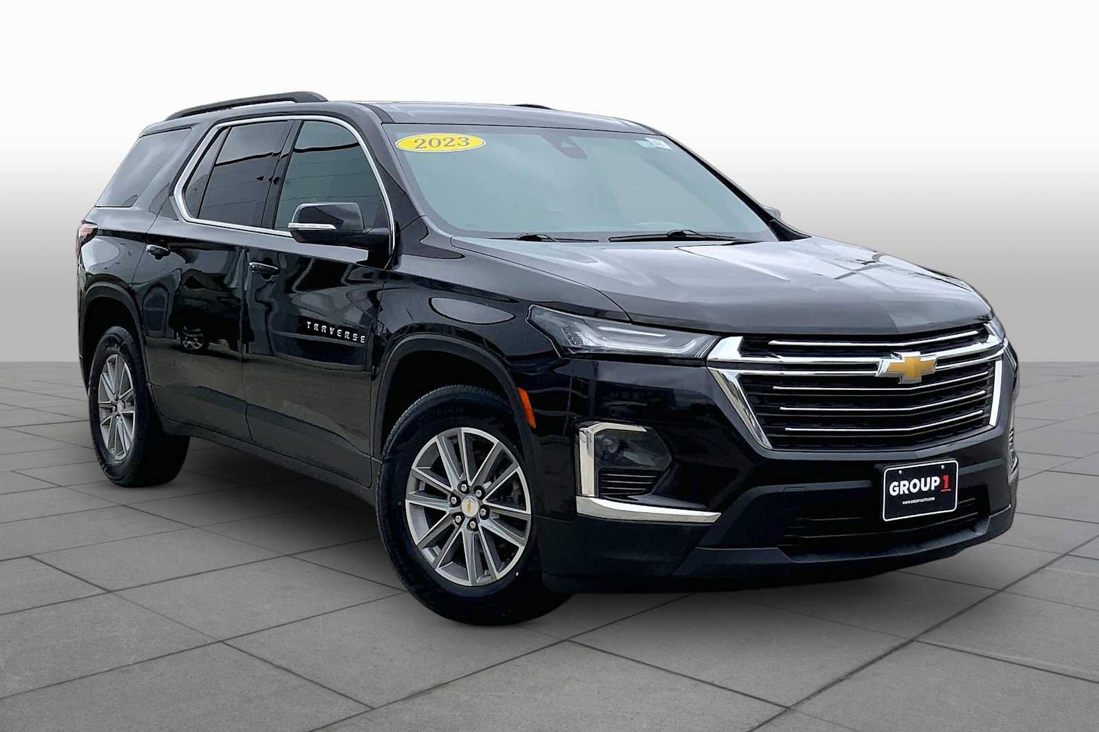 Used 2023 Chevrolet Traverse LT AWD/4WD image 3