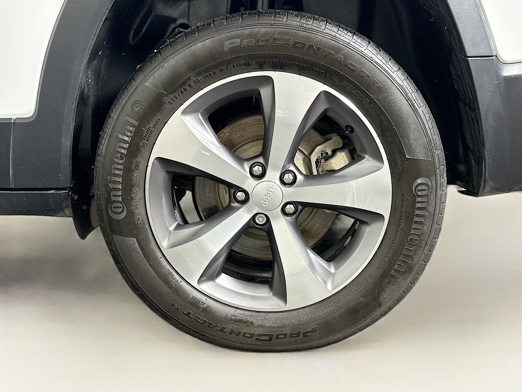 Used 2022 Jeep Cherokee Limited w/ Mopar Interior Package image 11