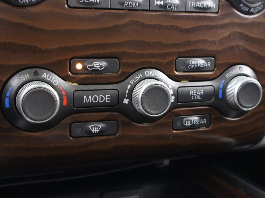 Used 2020 Nissan Pathfinder Platinum AWD/4WD image 25