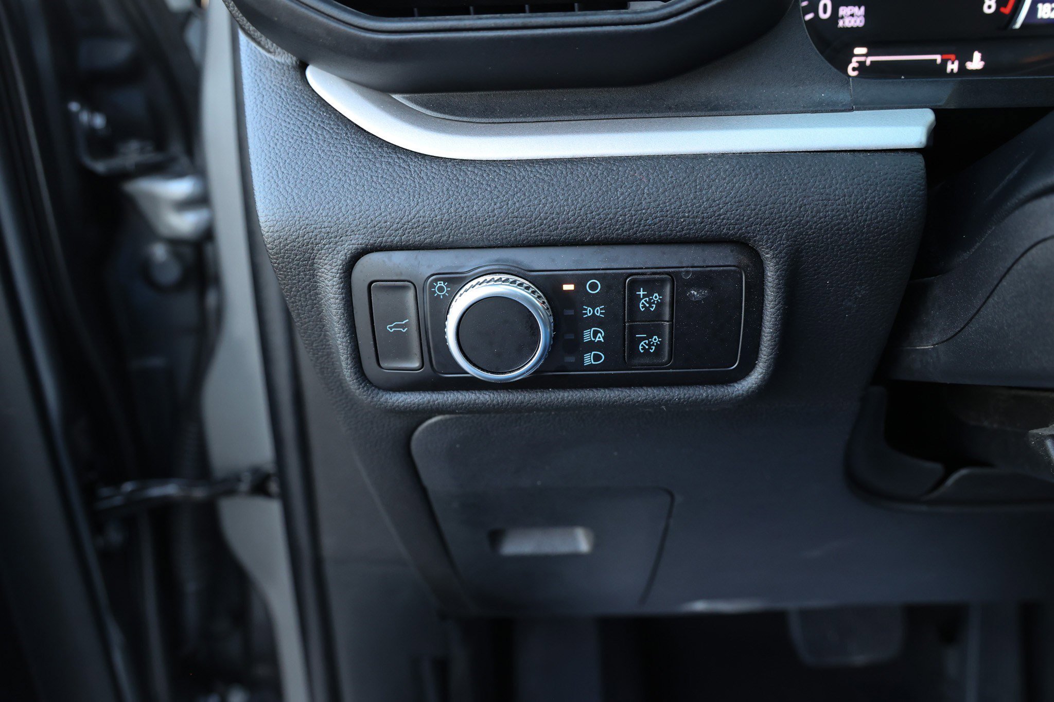 Used 2023 Ford Explorer XLT image 16