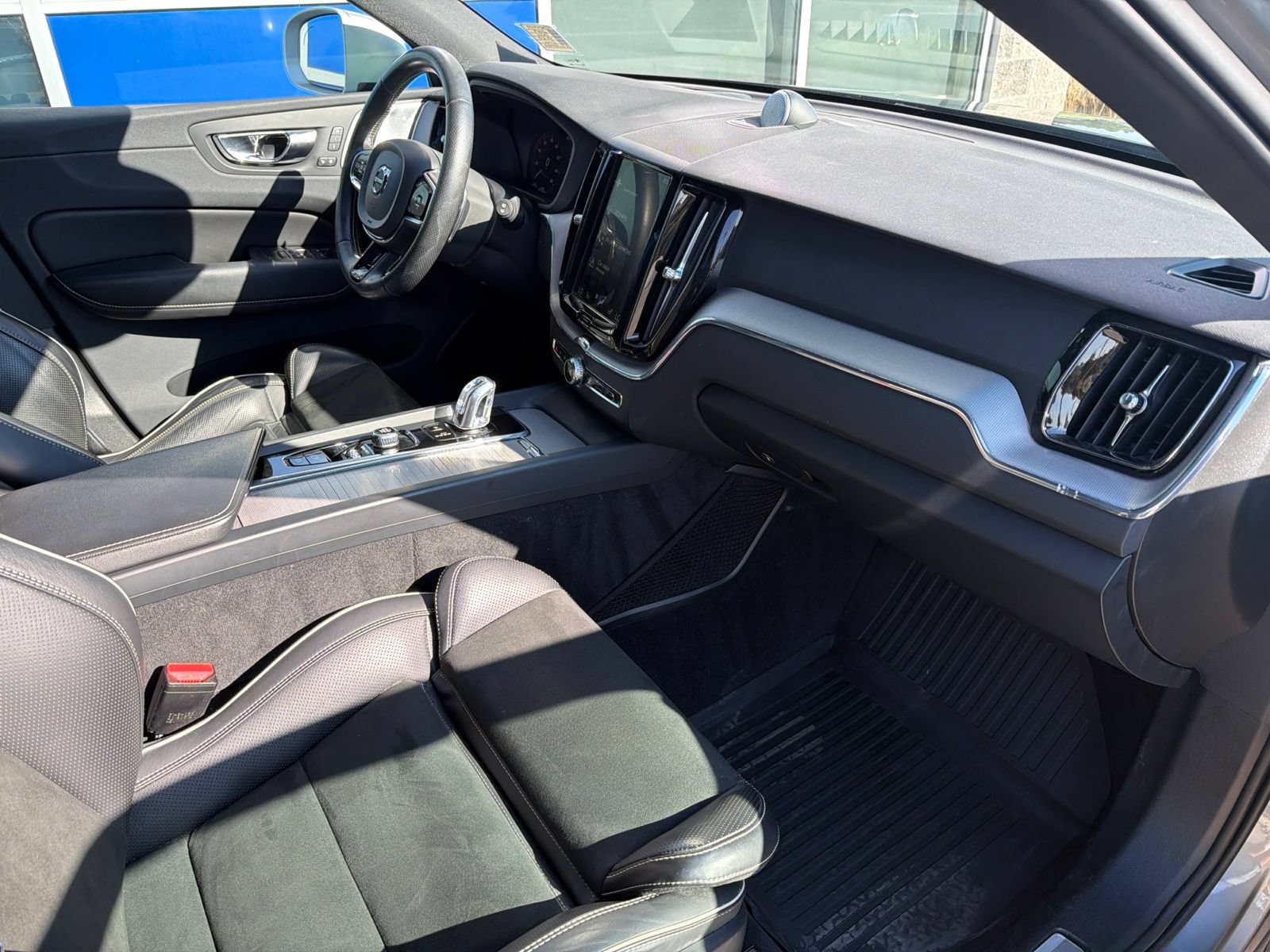 Used 2019 Volvo XC60 T8 R-Design w/ Advanced Package AWD/4WD image 27