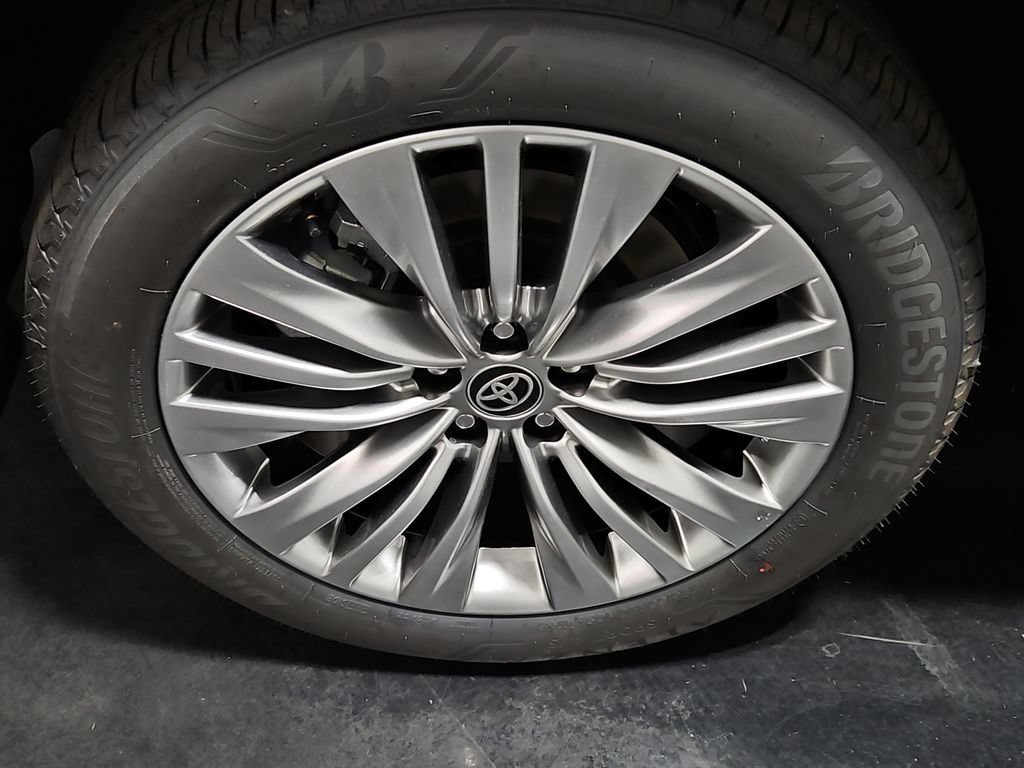 New 2026 Toyota Highlander Platinum AWD/4WD image 9