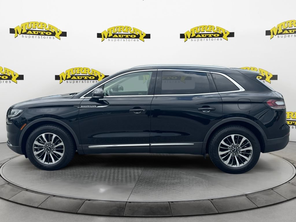 Used 2022 Lincoln Nautilus FWD w/ Premium Package image 2