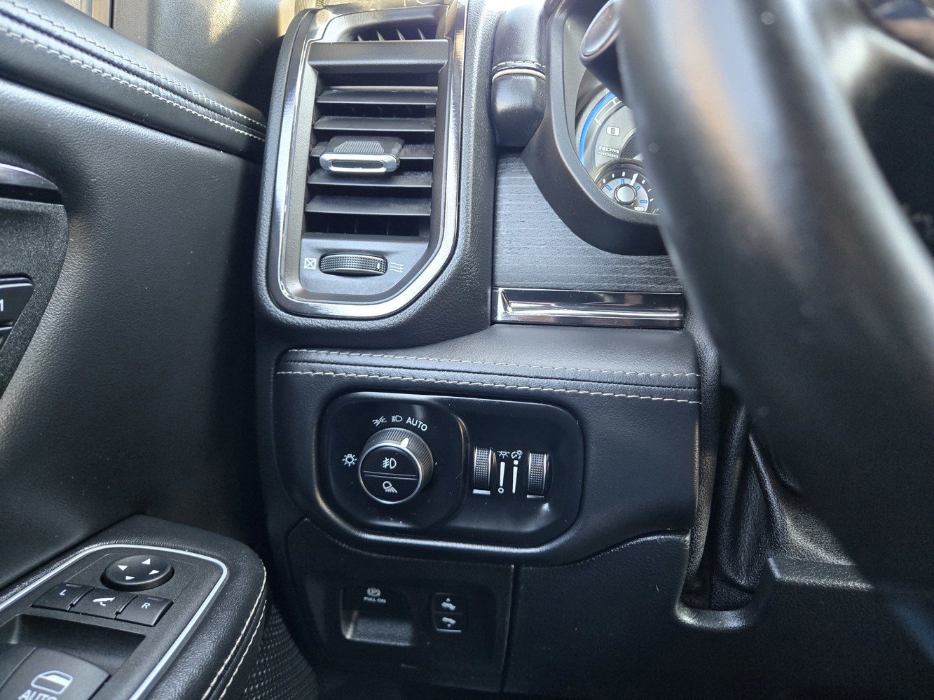 Used 2022 RAM 1500 Limited w/ Body-Colour Bumper Group AWD/4WD image 24