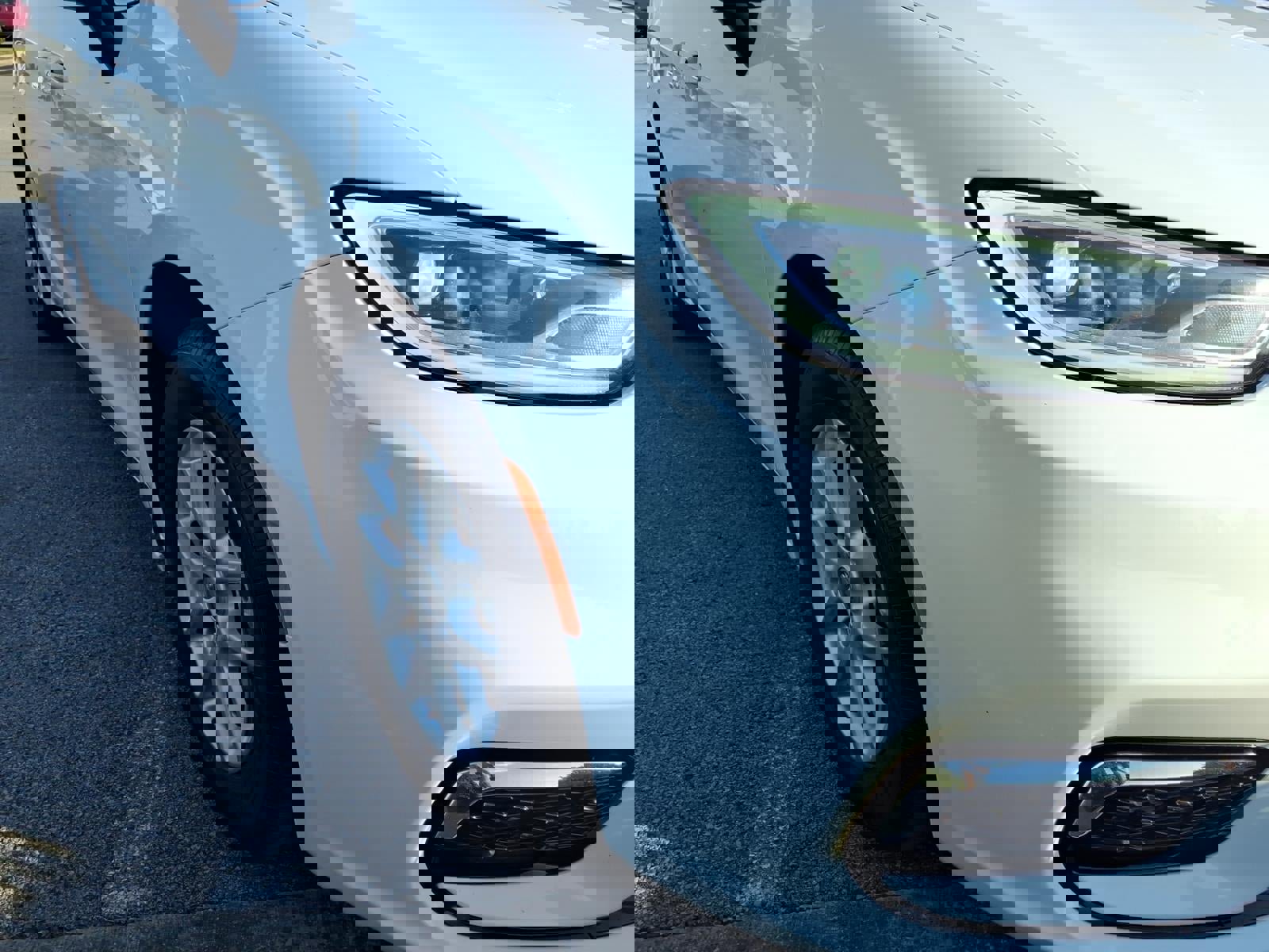 Used 2023 Chrysler Pacifica Touring-L image 18