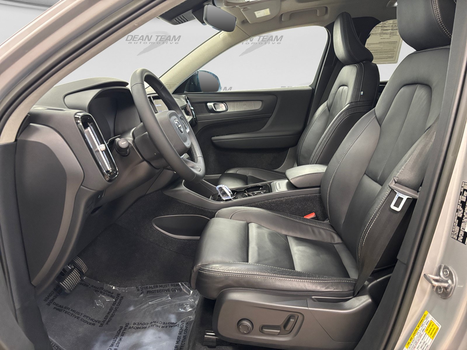 Used 2023 Volvo XC40 B5 Plus w/ Driver Assist Package AWD/4WD image 9
