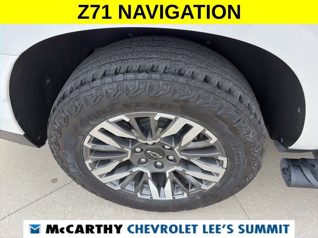 Used 2025 Chevrolet Suburban Z71 AWD/4WD image 16