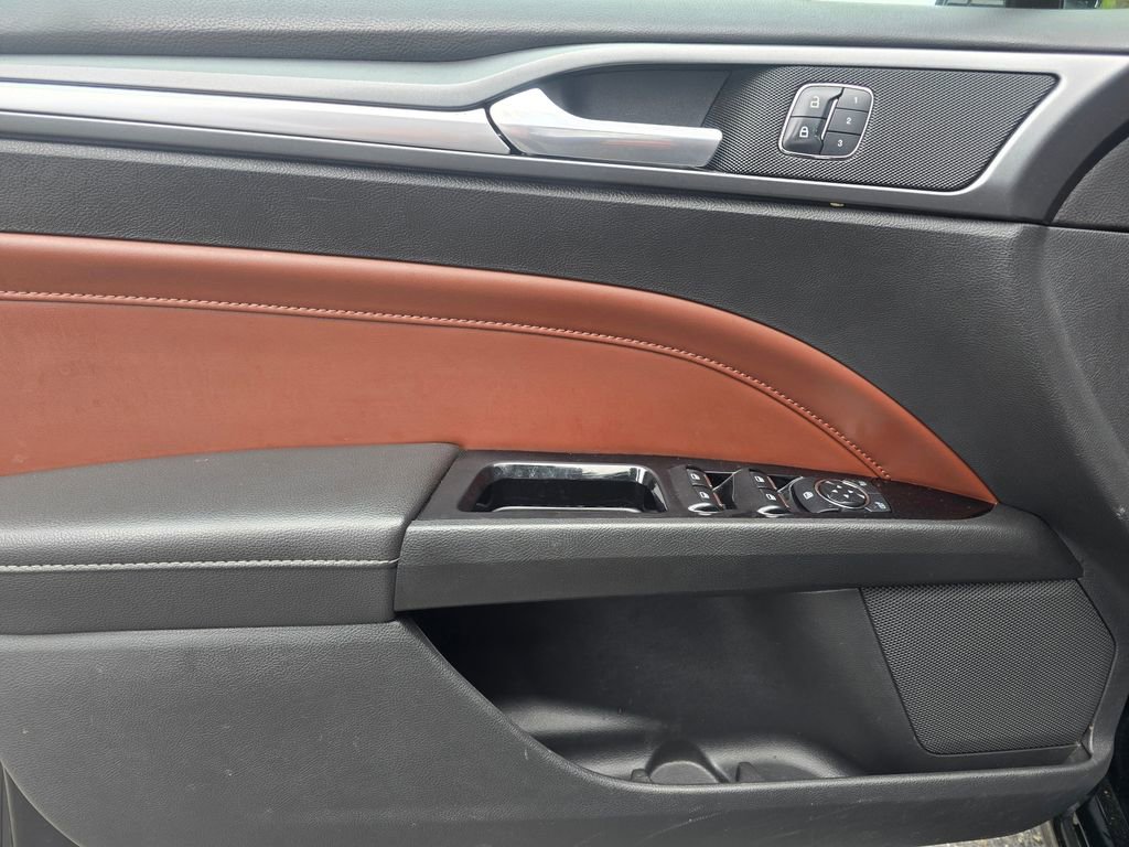 Used 2015 Ford Fusion SE w/ Equipment Group 202A FWD image 26