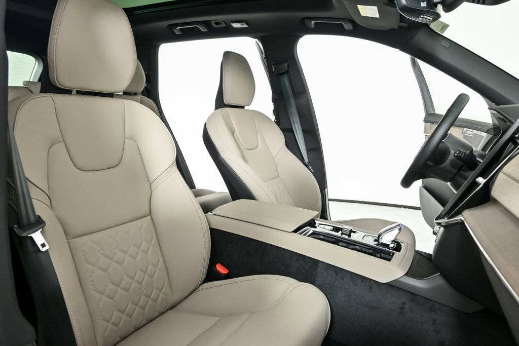 New 2026 Volvo XC90 B6 Plus w/ Protection Package Premier image 24