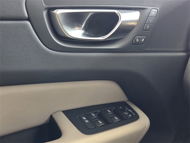 Certified 2026 Volvo XC60 B5 Core image 39