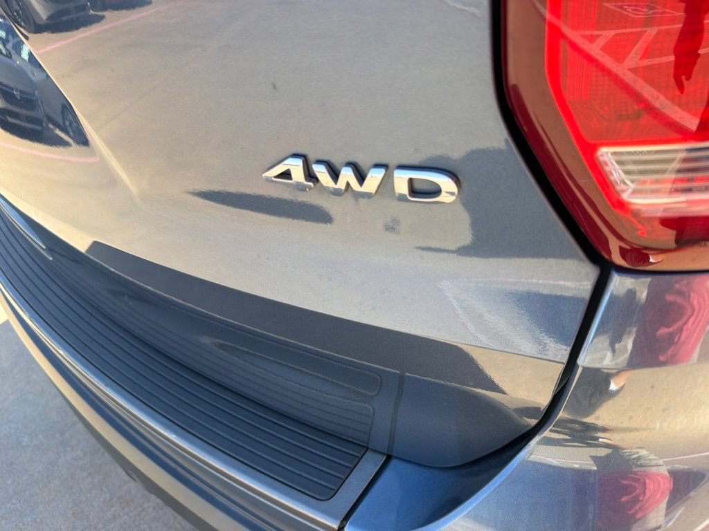 Used 2018 Ford Explorer XLT w/ Equipment Group 202A AWD/4WD image 11