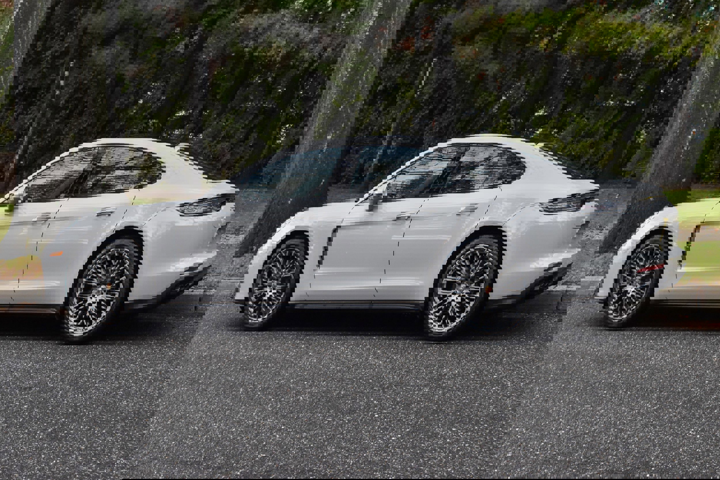 Used 2023 Porsche Panamera 4 Platinum Edition image 5