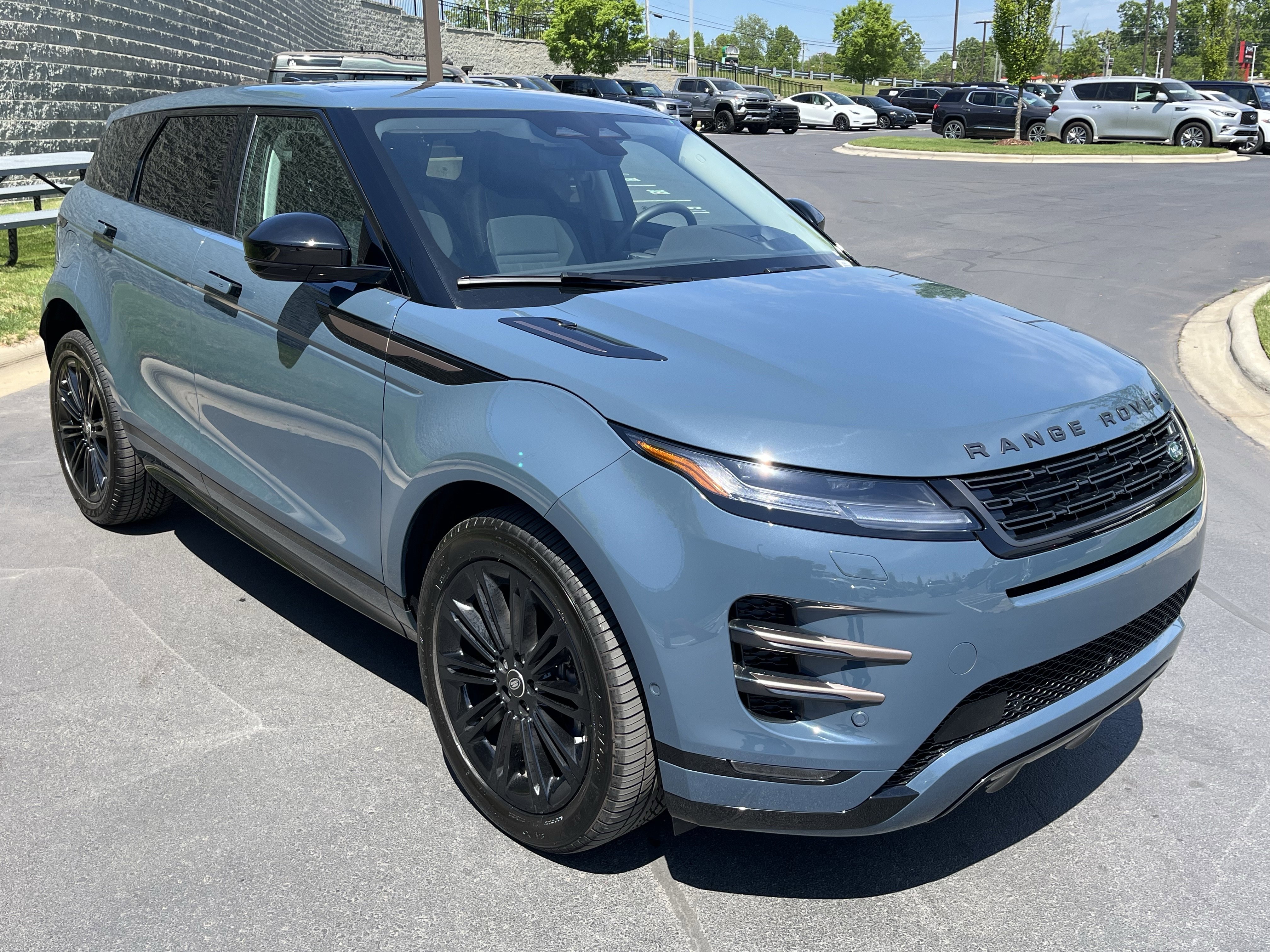 Used 2025 Land Rover Range Rover Evoque Dynamic SE image 8
