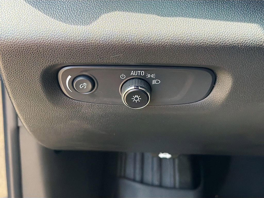 Used 2023 Chevrolet Traverse RS FWD image 35