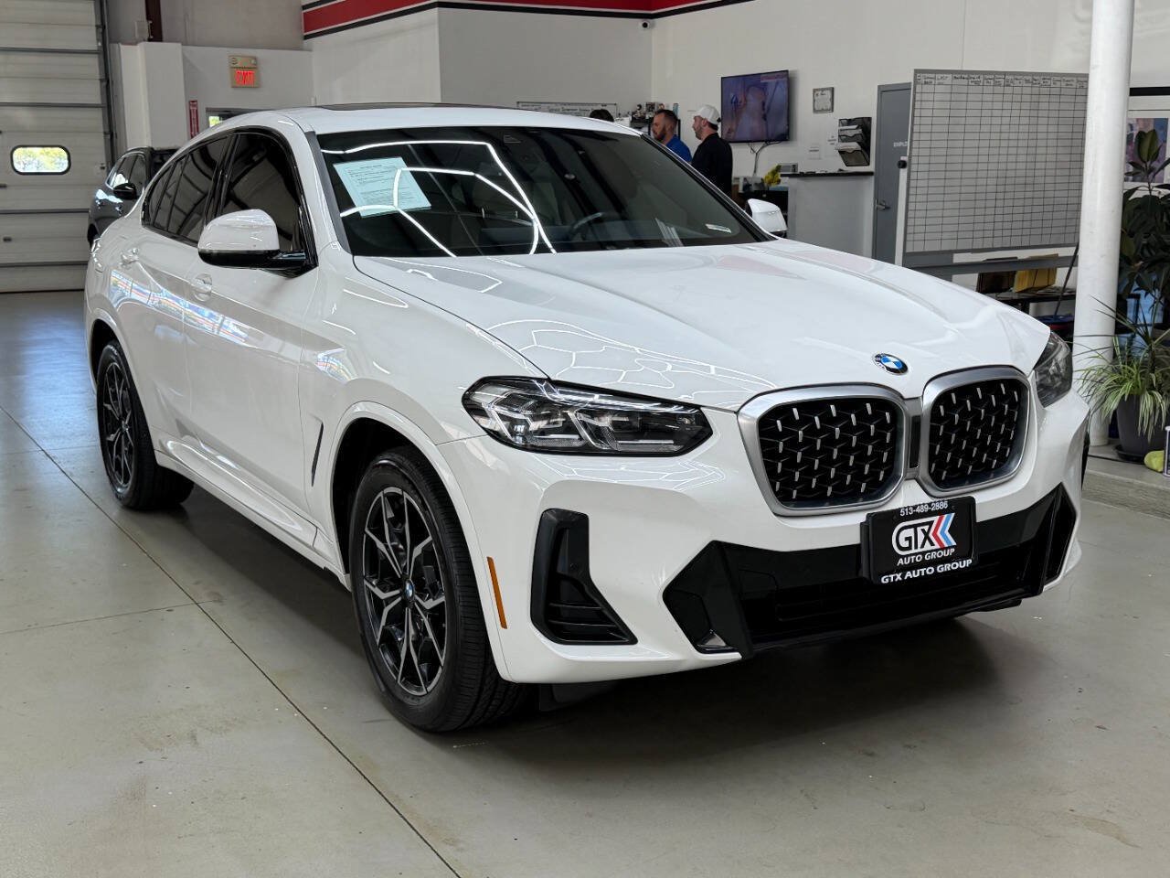 Used 2022 BMW X4 xDrive30i w/ M Sport Package 2 AWD/4WD image 1