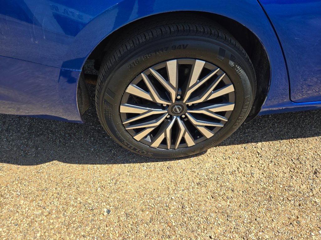 Used 2025 Nissan Altima 2.5 SV image 11