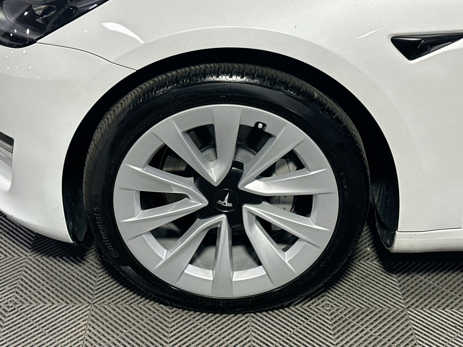 Used 2023 Tesla Model 3 Standard Range image 12