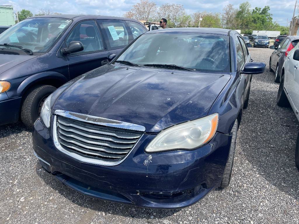 Used 2014 Chrysler 200 LX FWD image 1