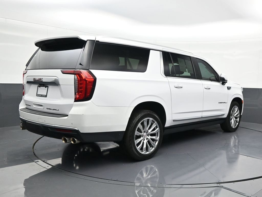 Used 2022 GMC Yukon XL Denali w/ Denali Premium Package image 5