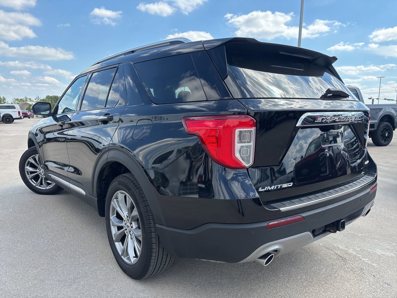 Certified 2022 Ford Explorer Limited w/ Equipment Group 301A image 5