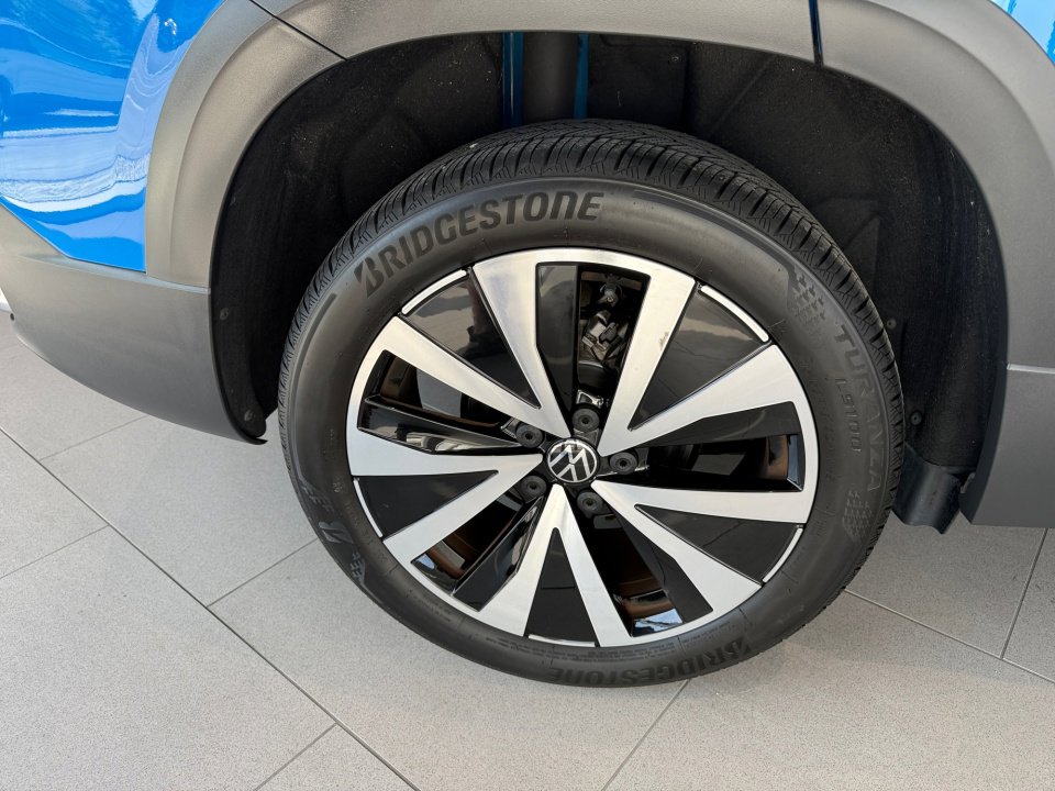 Certified 2022 Volkswagen Taos SE w/ Panoramic Sunroof Package image 27