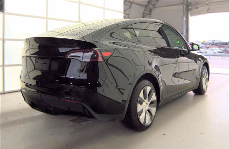 Used 2023 Tesla Model Y Long Range AWD/4WD image 4