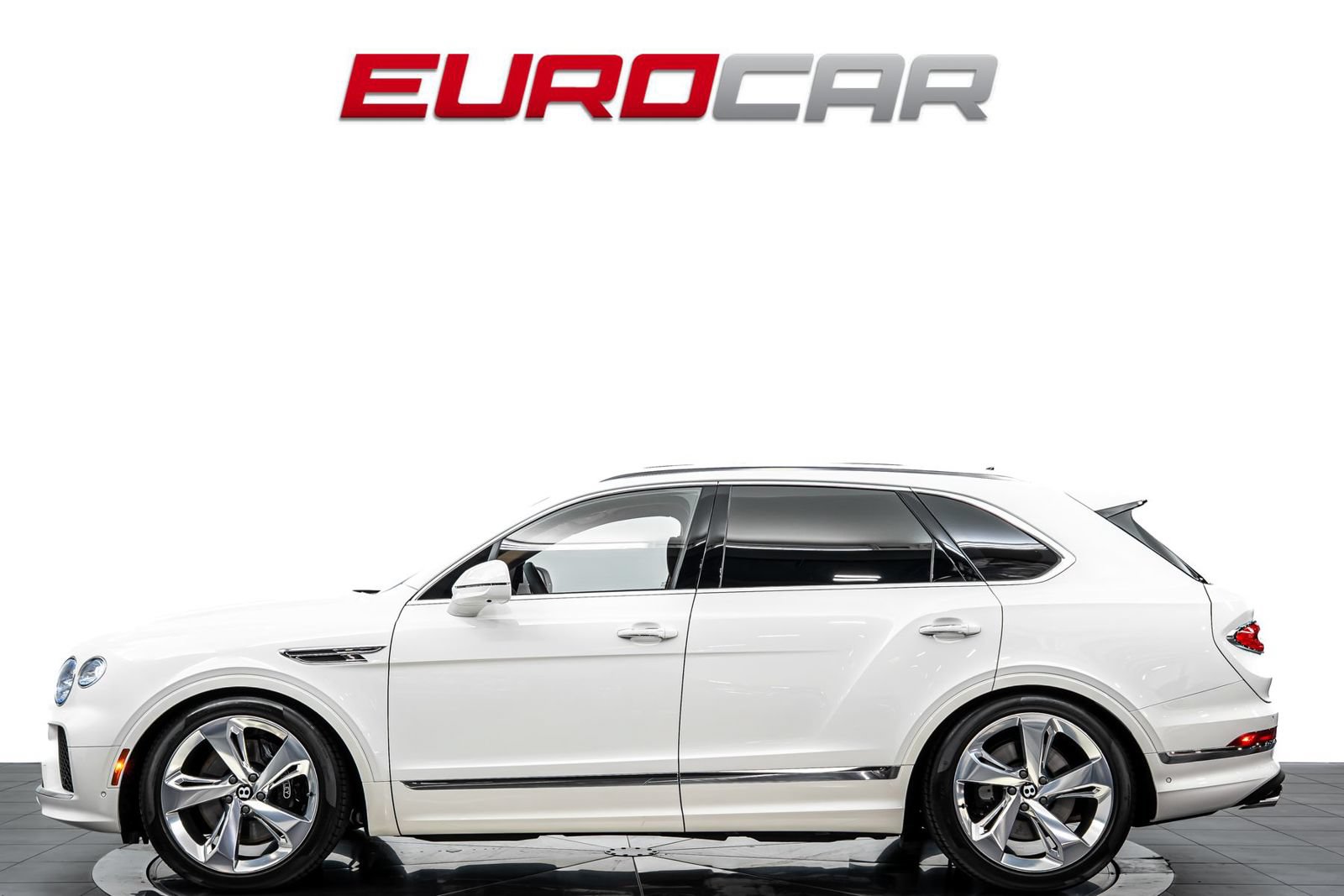 Used 2024 Bentley Bentayga AWD/4WD image 2