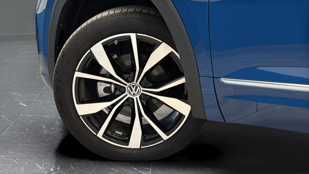 Used 2025 Volkswagen Atlas SEL Premium R-Line image 38