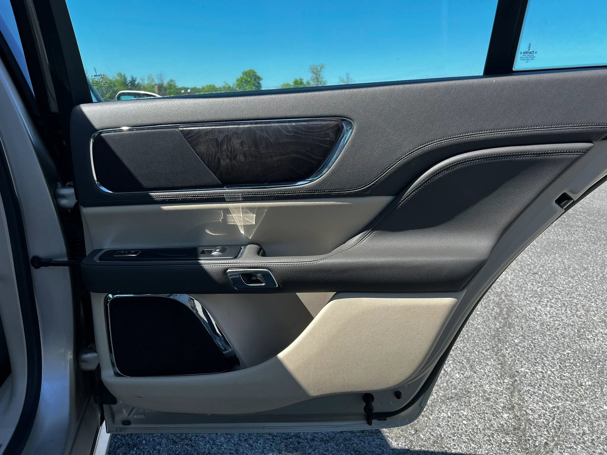 Used 2017 Lincoln Continental Reserve w/ Technology Package FWD image 27