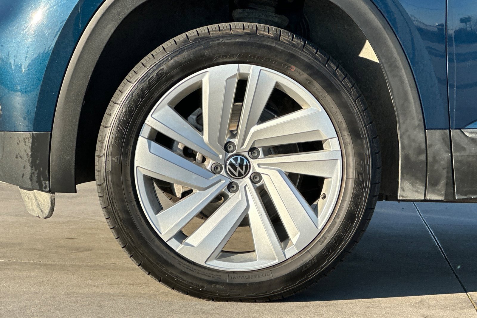 Used 2022 Volkswagen Atlas Cross Sport SE image 25